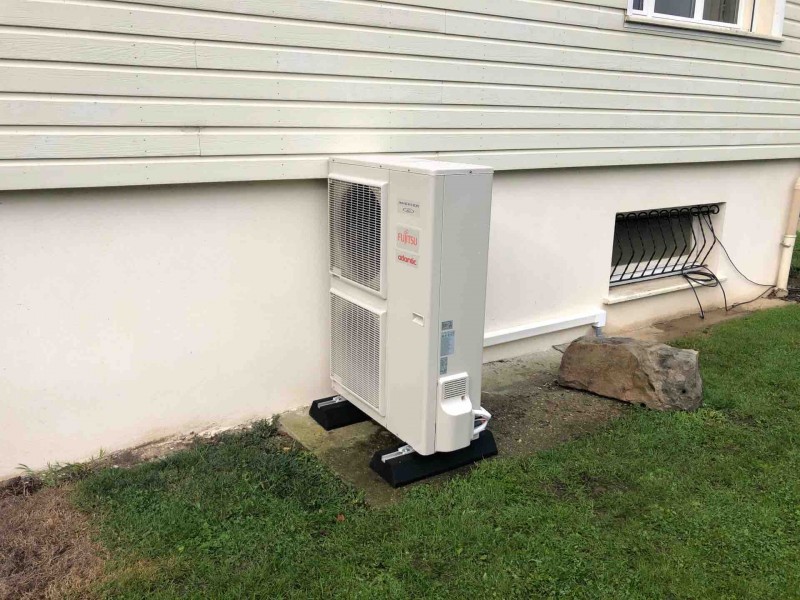 Chauffagiste pour l'installation de pompes à chaleur pour chauffage central en Normandie