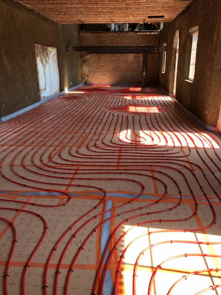 Pose d'un plancher chauffant avec radiateurs relié sur une pompe à chaleur hybride avec production d'eau chaude à Villainville proche Etretat